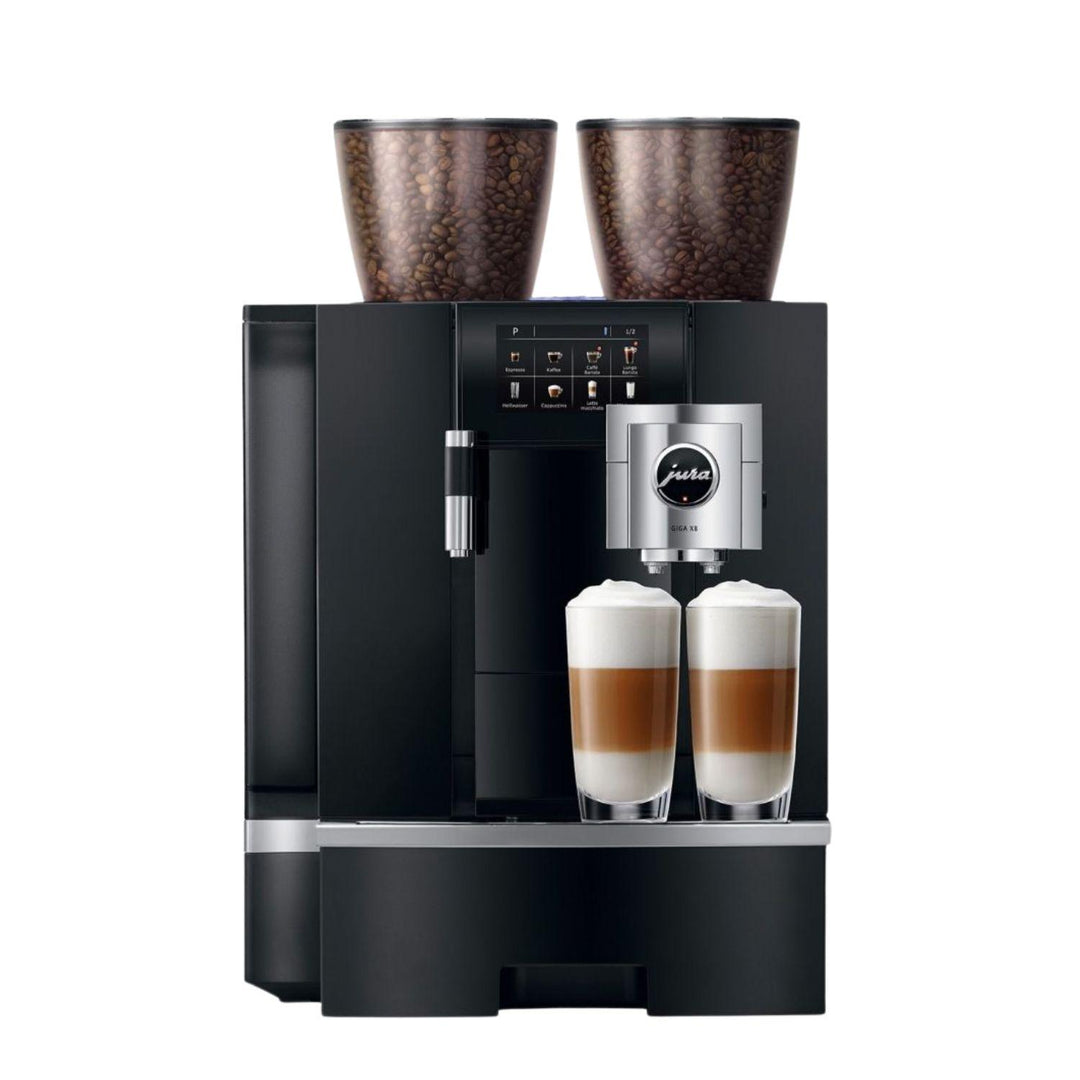 Jura Giga X8 G2 täysautomaattinen espressokone mustana edestä maitokahvit