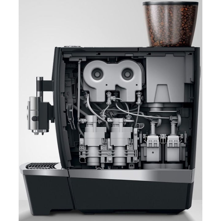 Jura GIGA X8c G2 kahviautomaatti sivulta vesiliitäntä