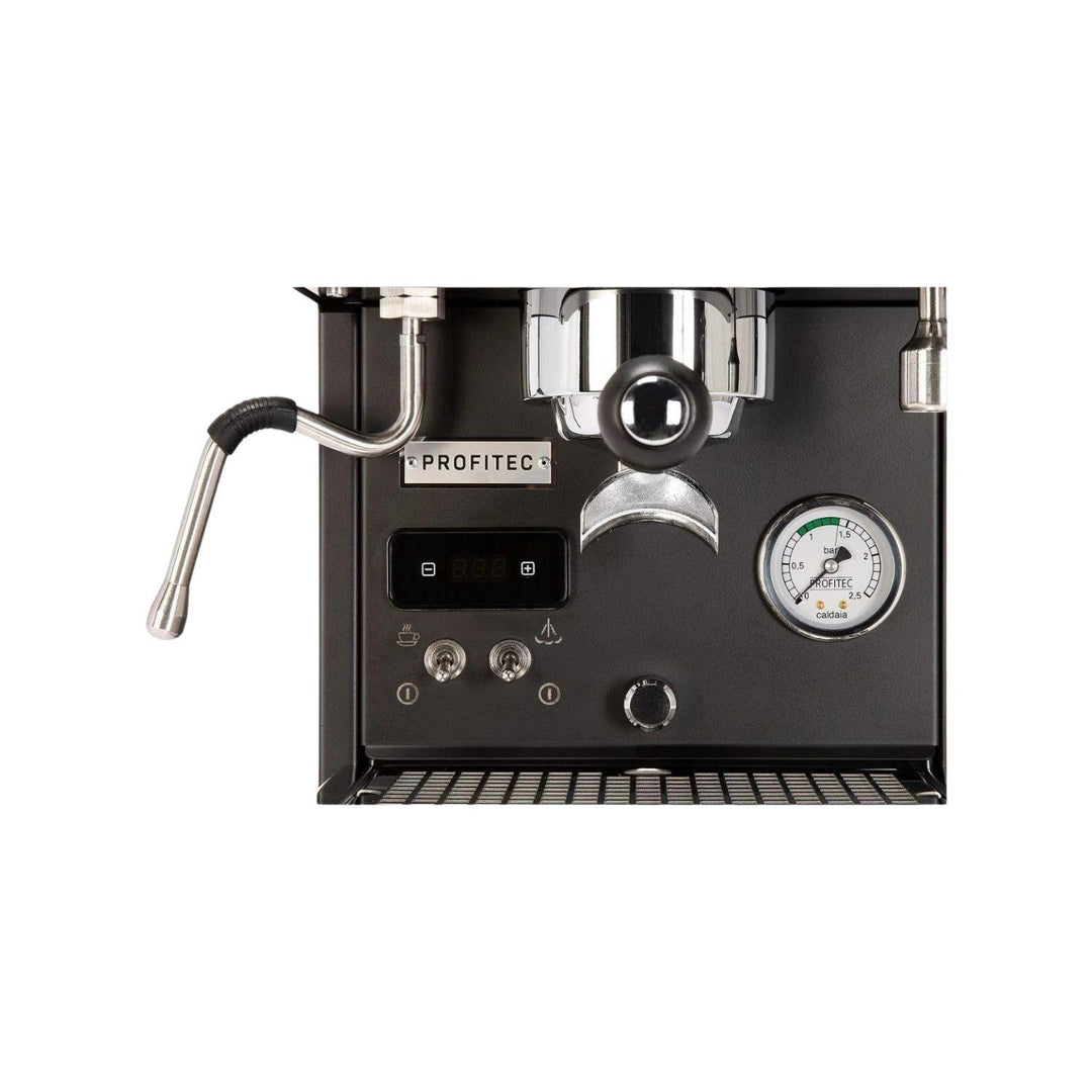 Profitec PRO 300 group head ja ohjauspaneeli lähikuva