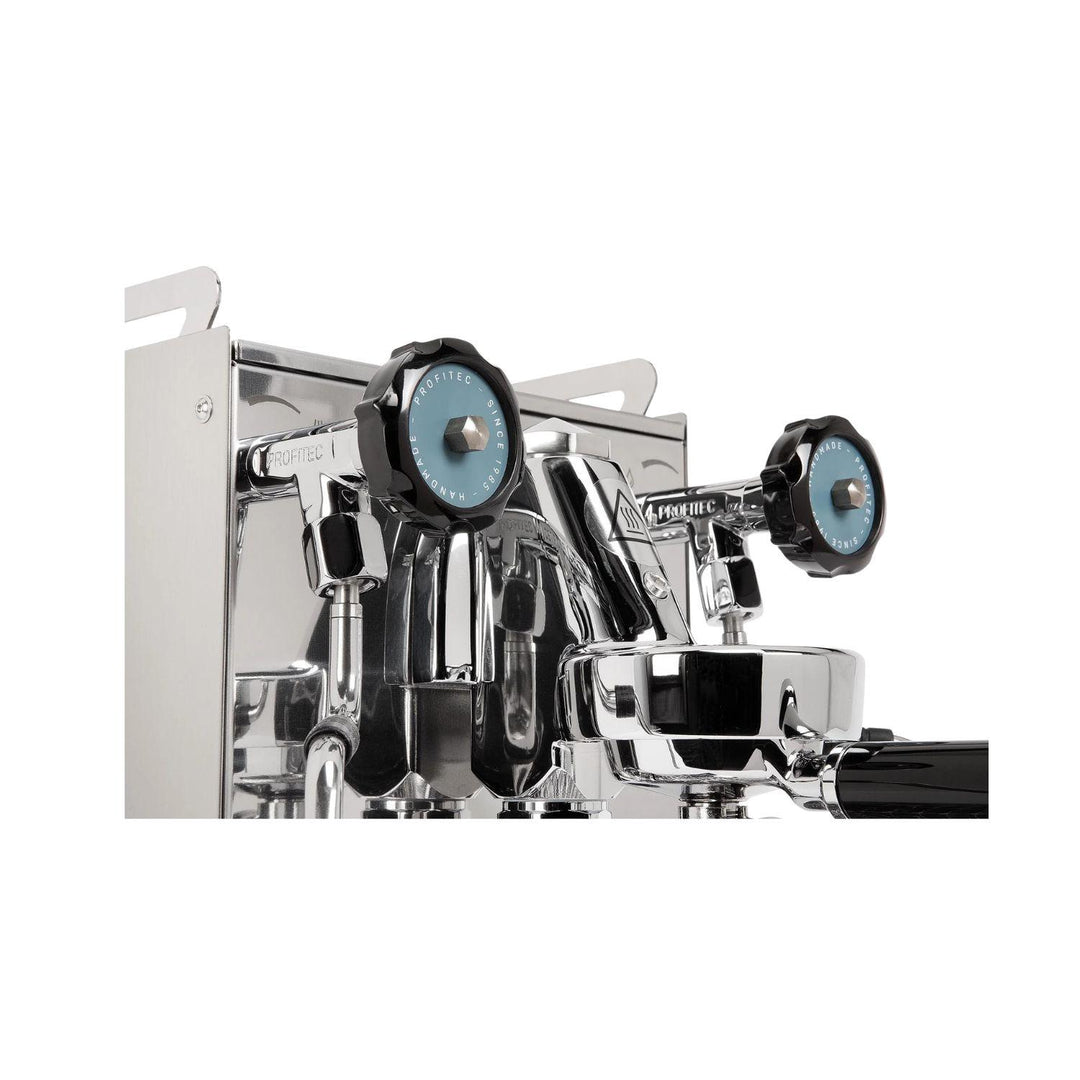 Profitec PRO 400 group head ja höyryvivut lähikuva